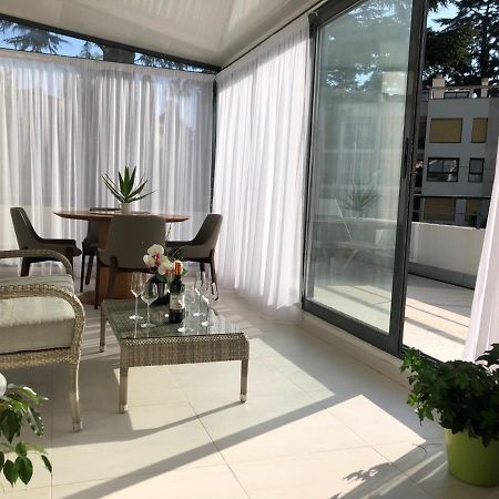 Appartement Montfleury, 2 Terrasses, 2 Chambres , 2 Sdb , Pkg Prive Piscine, 15 Min Walk To Croisette Beach And Palais Des Festivals Cannes Luaran gambar
