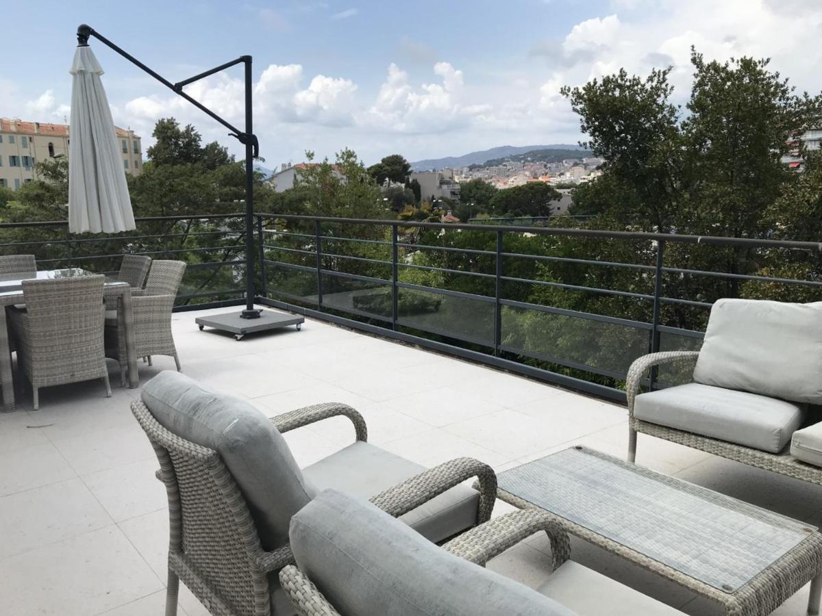 Appartement Montfleury, 2 Terrasses, 2 Chambres , 2 Sdb , Pkg Prive Piscine, 15 Min Walk To Croisette Beach And Palais Des Festivals Cannes Luaran gambar