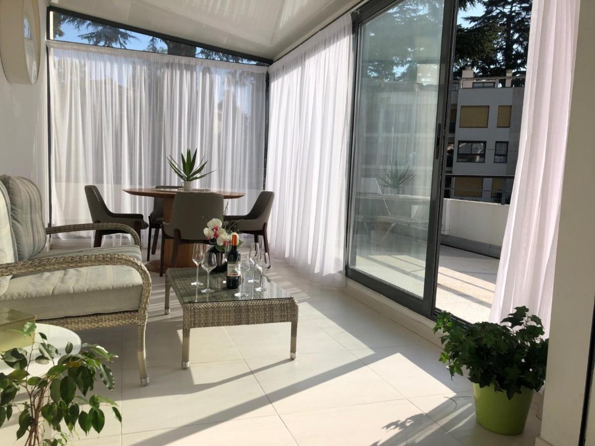 Appartement Montfleury, 2 Terrasses, 2 Chambres , 2 Sdb , Pkg Prive Piscine, 15 Min Walk To Croisette Beach And Palais Des Festivals Cannes Luaran gambar