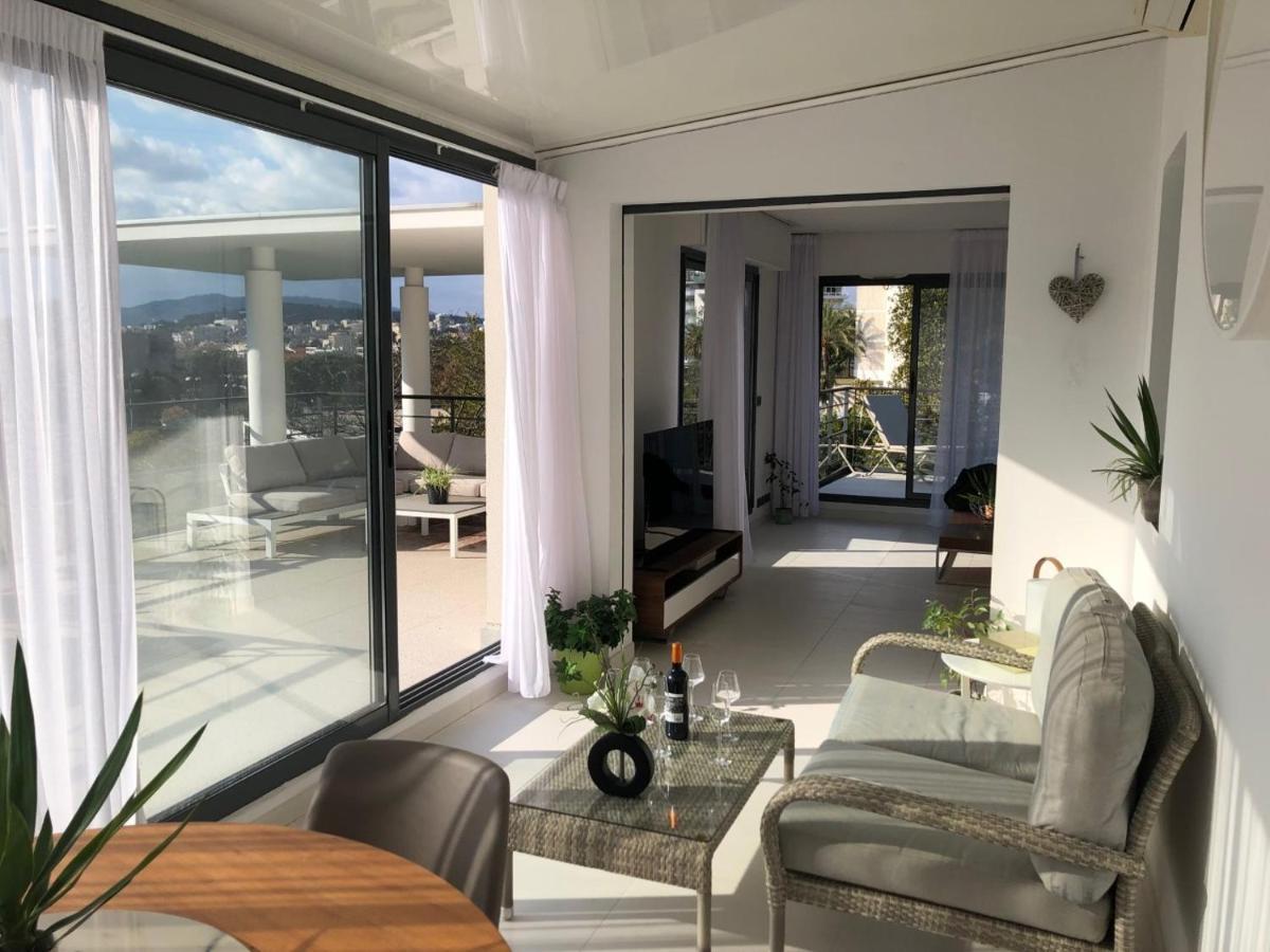 Appartement Montfleury, 2 Terrasses, 2 Chambres , 2 Sdb , Pkg Prive Piscine, 15 Min Walk To Croisette Beach And Palais Des Festivals Cannes Luaran gambar