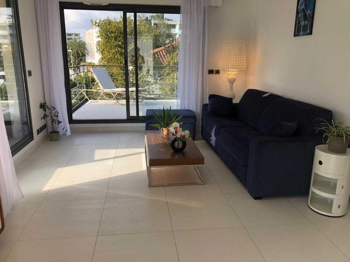 Appartement Montfleury, 2 Terrasses, 2 Chambres , 2 Sdb , Pkg Prive Piscine, 15 Min Walk To Croisette Beach And Palais Des Festivals Cannes Luaran gambar