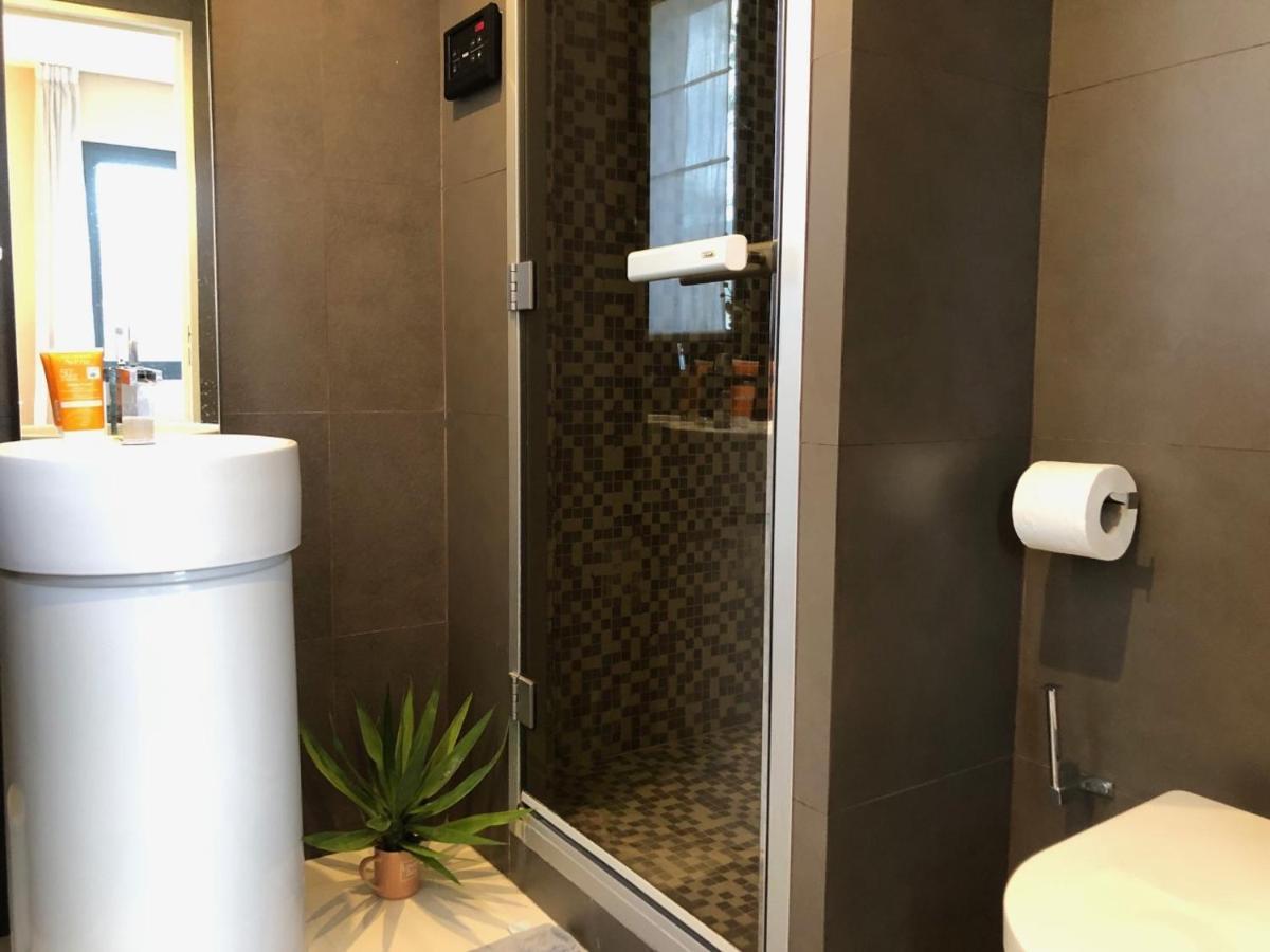 Appartement Montfleury, 2 Terrasses, 2 Chambres , 2 Sdb , Pkg Prive Piscine, 15 Min Walk To Croisette Beach And Palais Des Festivals Cannes Luaran gambar