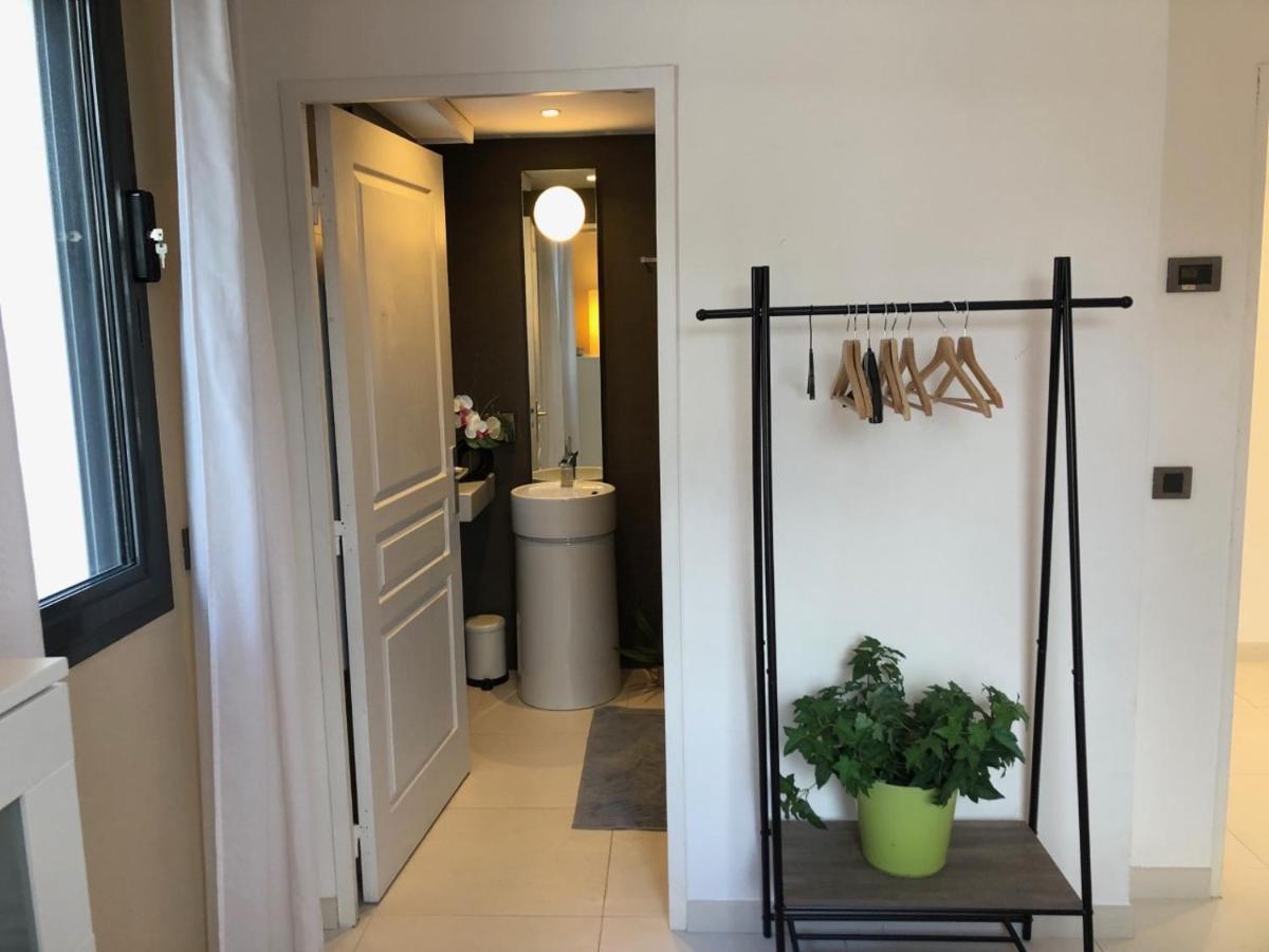 Appartement Montfleury, 2 Terrasses, 2 Chambres , 2 Sdb , Pkg Prive Piscine, 15 Min Walk To Croisette Beach And Palais Des Festivals Cannes Luaran gambar