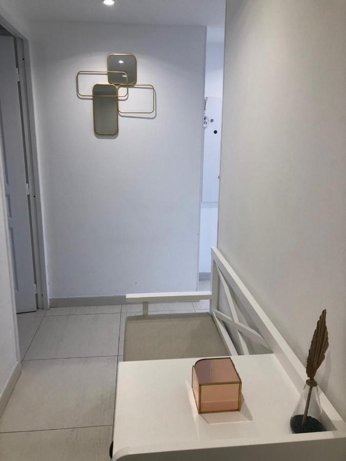 Appartement Montfleury, 2 Terrasses, 2 Chambres , 2 Sdb , Pkg Prive Piscine, 15 Min Walk To Croisette Beach And Palais Des Festivals Cannes Luaran gambar
