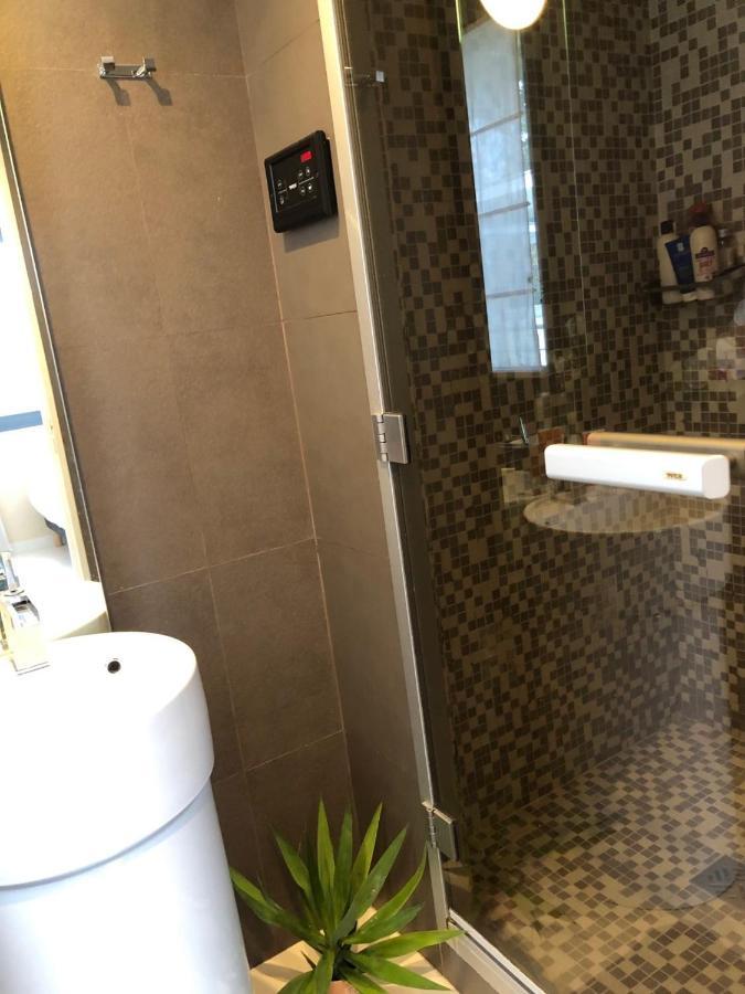 Appartement Montfleury, 2 Terrasses, 2 Chambres , 2 Sdb , Pkg Prive Piscine, 15 Min Walk To Croisette Beach And Palais Des Festivals Cannes Luaran gambar