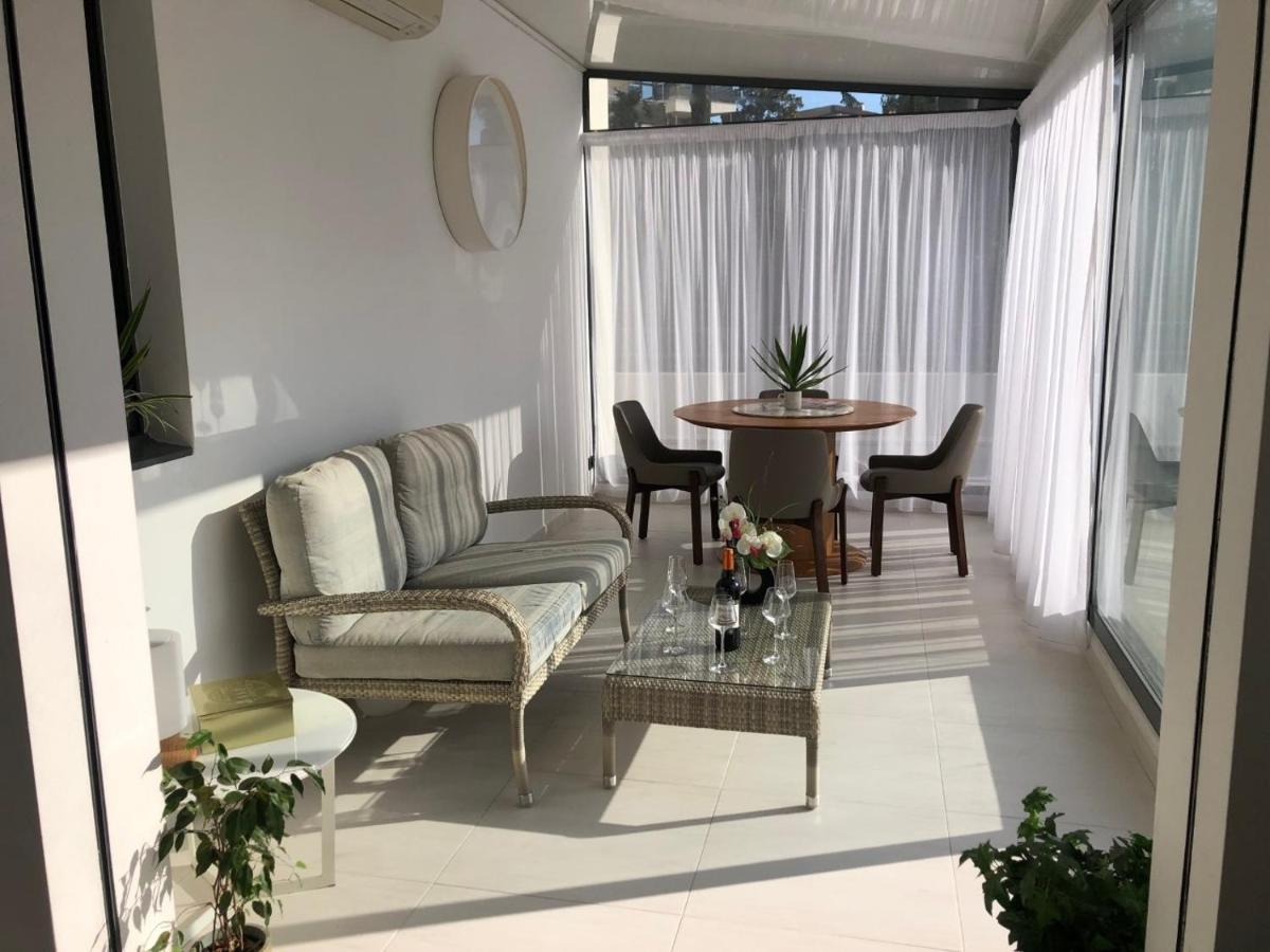 Appartement Montfleury, 2 Terrasses, 2 Chambres , 2 Sdb , Pkg Prive Piscine, 15 Min Walk To Croisette Beach And Palais Des Festivals Cannes Luaran gambar
