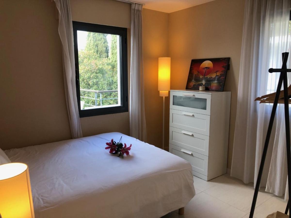 Appartement Montfleury, 2 Terrasses, 2 Chambres , 2 Sdb , Pkg Prive Piscine, 15 Min Walk To Croisette Beach And Palais Des Festivals Cannes Luaran gambar